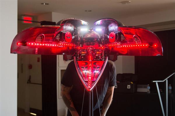 微軟與Shawn Hunt合作開發烏鴉頭盔:集3D打印、機器人、混合現實 微軟與Shawn Hunt合作開發烏鴉頭盔:集3D打印、機器人、混合現實