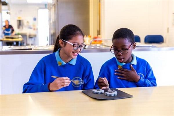 英國科學家為倫敦一所學校創造一系列3D打印餐飲 英國科學家為倫敦一所學校創造一系列3D打印餐飲