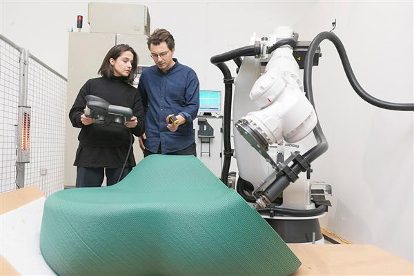 希臘零廢物實驗室直接將廢塑料回收到3D打印家具中 希臘零廢物實驗室直接將廢塑料回收到3D打印家具中