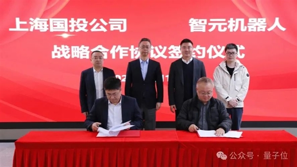 稚暉君機器人神技再現江湖!騎自行車驚呆眾人:又抽象又硬核